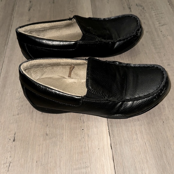 Children’s Place kids size 3 Black Leather Slip-On Loafers - Picture 6 of 7